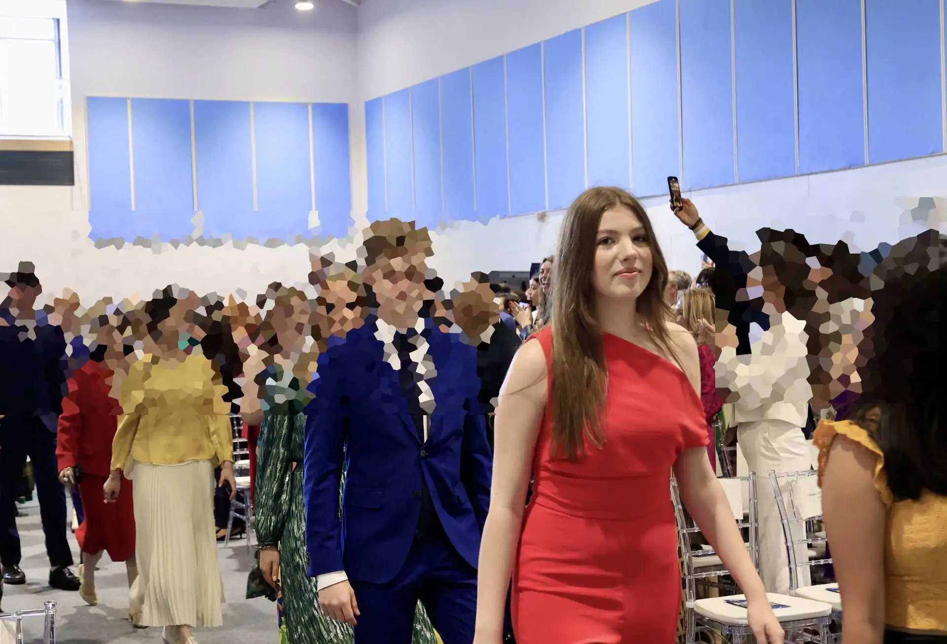 La infanta Sofía recogiendo el diploma