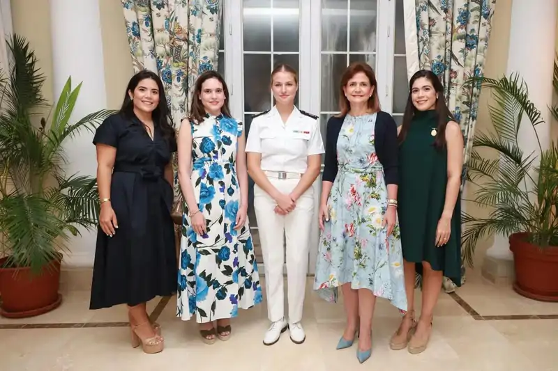 La Princesa Leonor, en una reunión en República Dominicana.