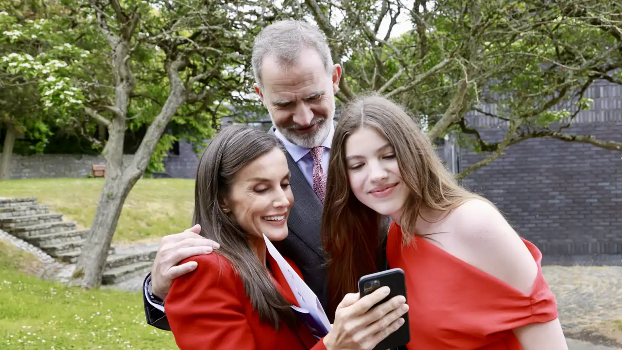 Sus Majestades los Reyes junto a la Infanta Sofía