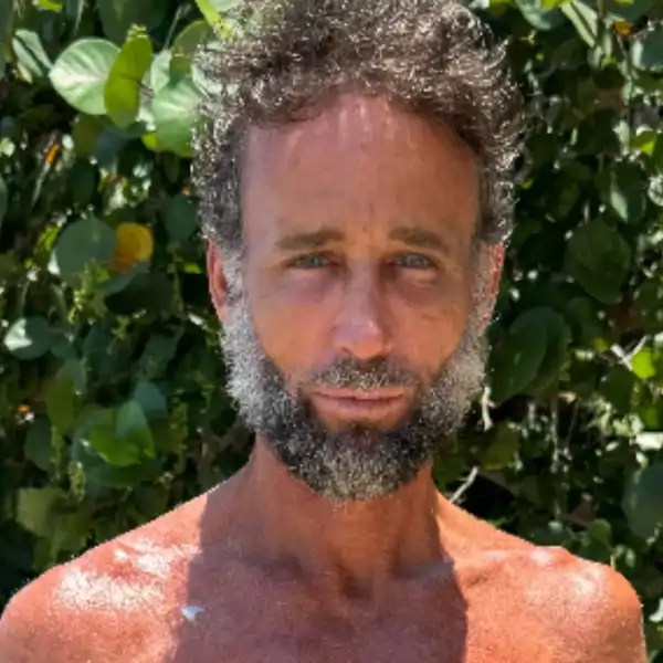 Álvaro Muñoz Escassi en Supervivientes