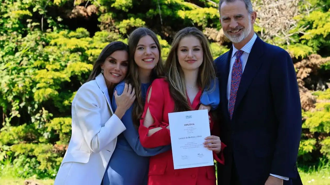 José Noblejas, experto en redes sociales, compara la comunicación de la graduación de la Princesa Leonor y de la Infanta Sofía: "El tono ha sido completamente distinto"