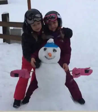Leonor y Sofía, en la nieve. 