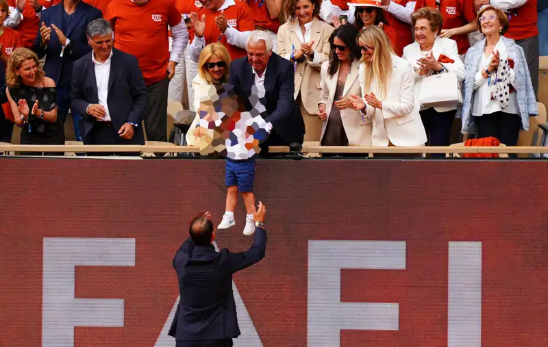 Rafa Nadal junto a su hijo