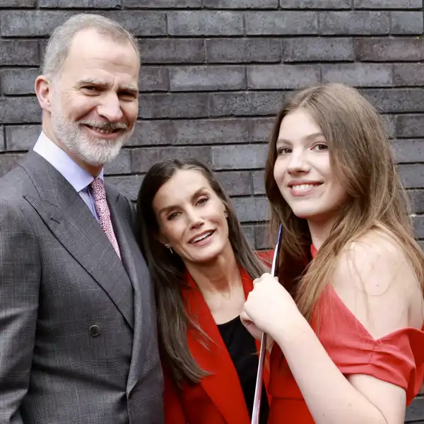 Sus Majestades los Reyes junto a la Infanta Sofía