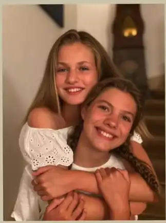 Ya de más adolescentes, pero igual de unidas.