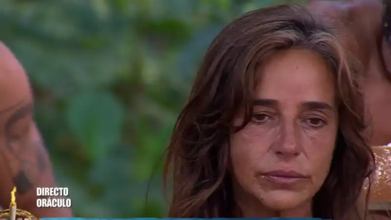 Carmen Alcayde rota en Supervivientes. 