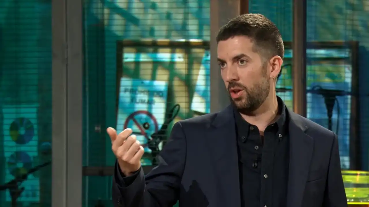 David Broncano, sorprendido, responde con humor a las acusaciones de Melody: "¿Se ha enfadado ella?"