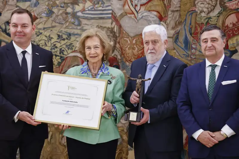 D​oña Sofía recibe a una representación de la Fundación Obra Social de Castilla y León 