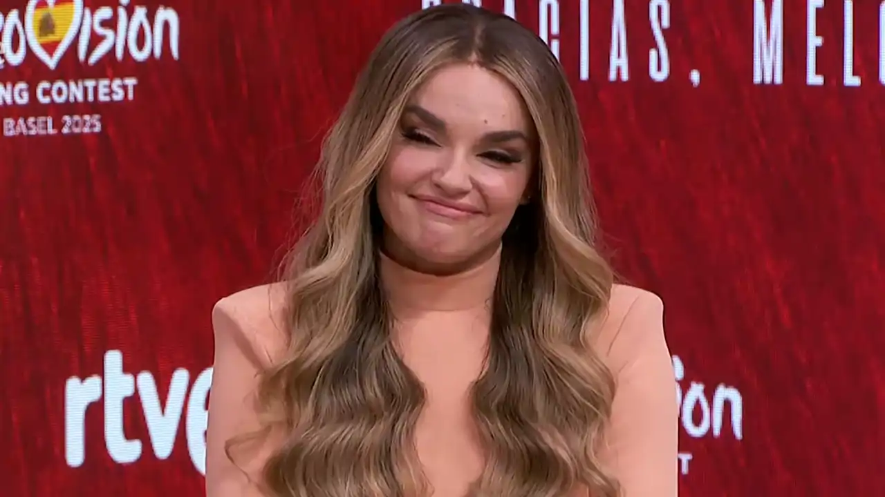 Melody en la rueda de prensa en Eurovisión 2025