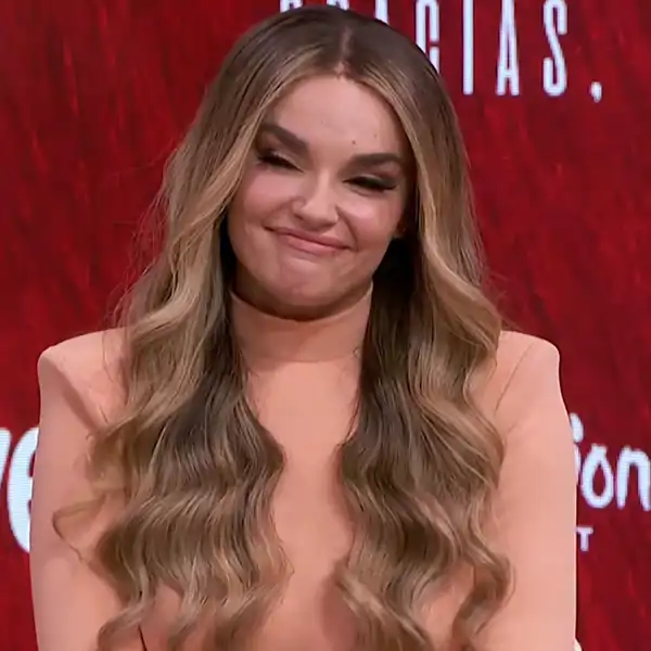 Melody en la rueda de prensa en Eurovisión 2025