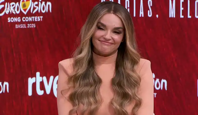 Melody en la rueda de prensa en Eurovisión 2025