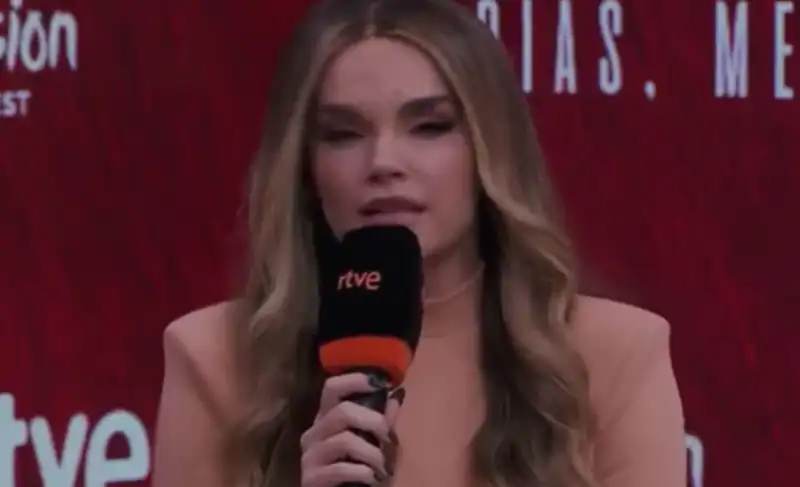 Melody en la rueda de prensa tras Eurovisión