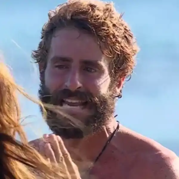 Pelayo discute con Carmen Alcayde. 