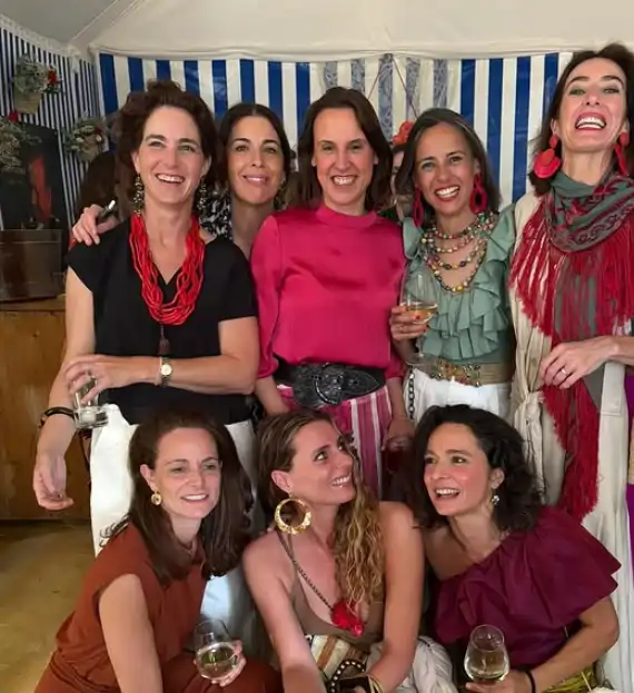 Eugenia Osborne con amigas