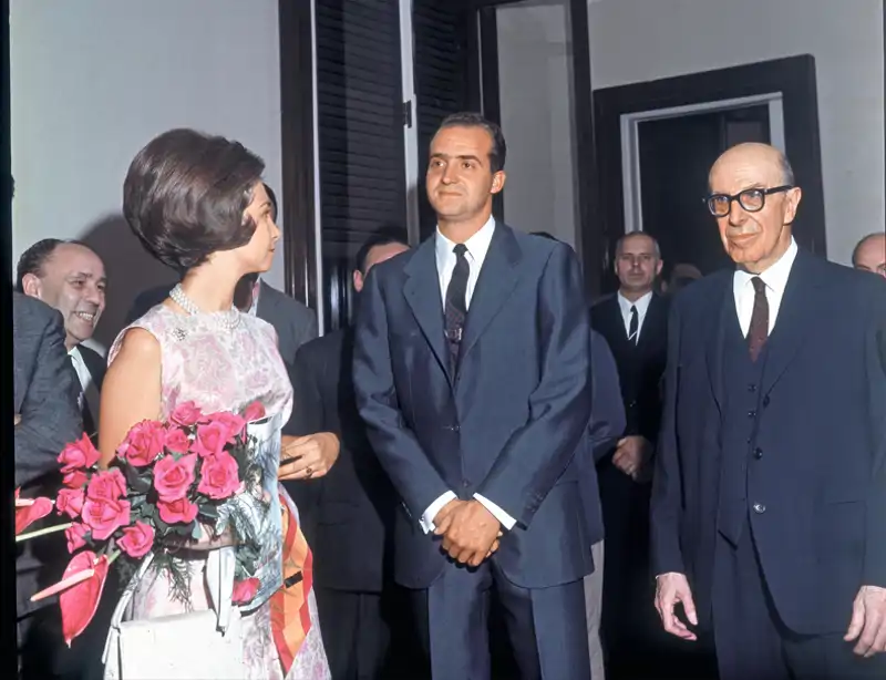 Foto histórica de SEMANA con los Reyes Juan Carlos y Sofía