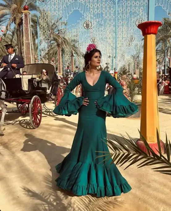 María 'la jerezana', traje monocromático