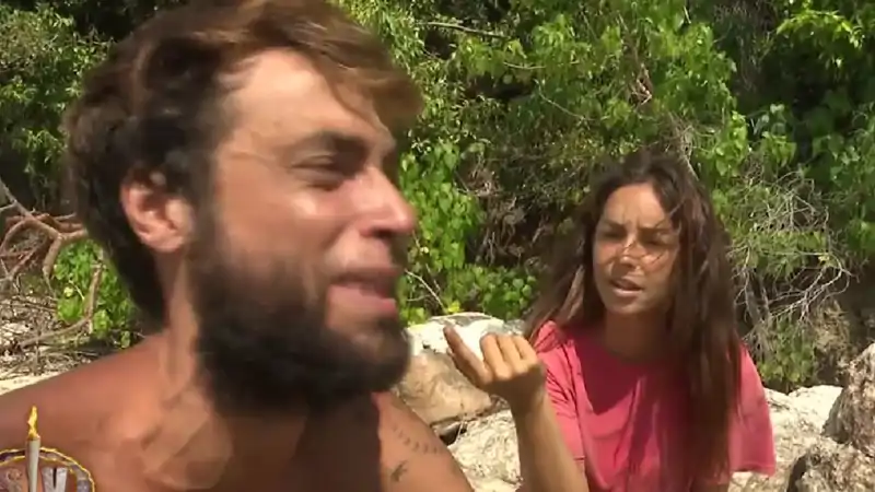 Montoya llora mientras discute con Anita. 