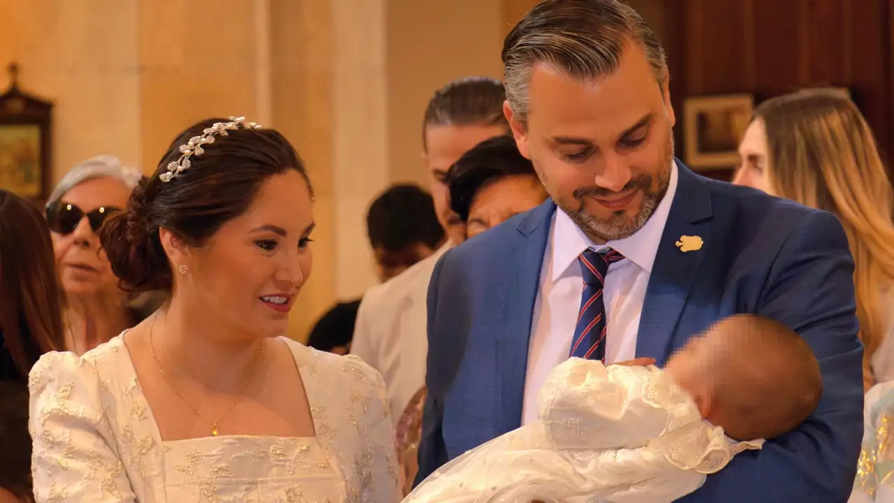 Las imágenes inéditas del bautizo del primer hijo de Aneth Acosta: todos los detalles de la celebración familiar más emotiva de la examiga de Isa Pantoja