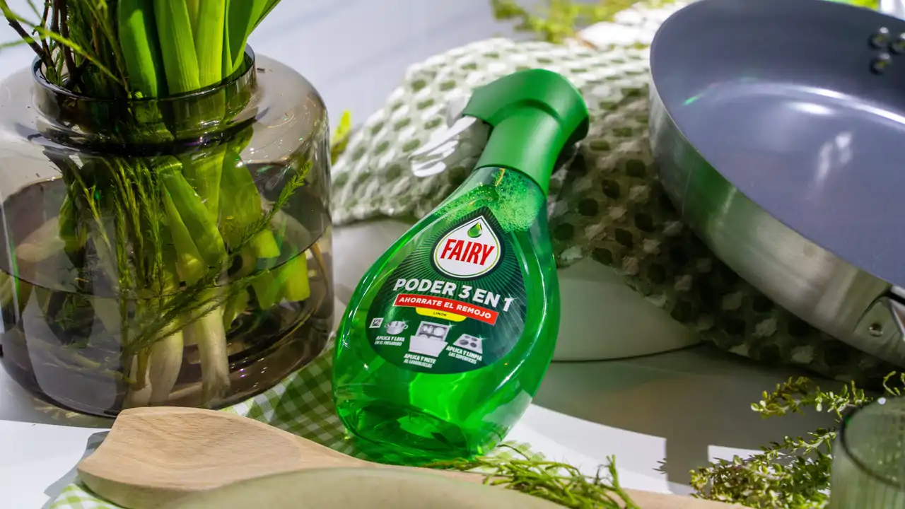 Un spray, cero discusiones: el drama de lavar los platos tiene por fin solución