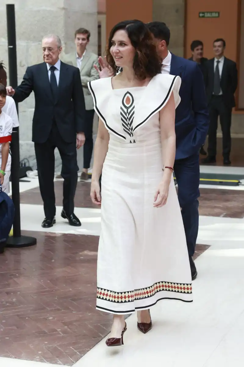 Isabel Díaz Ayuso entrega la Medalla de Oro de la Comunidad de Madrid