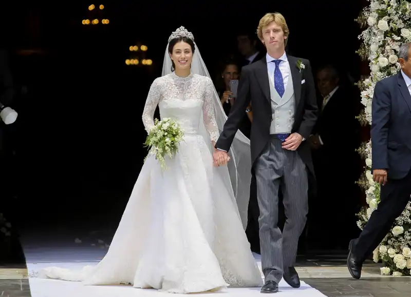 Alessandra de Osma con un vestido de boda de inspiración romántica 