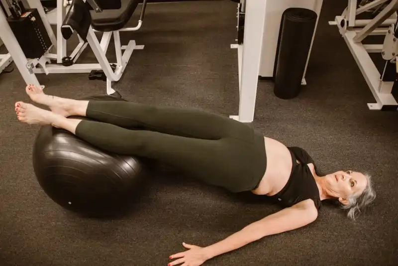 Harvard recomienda estos ejercicios a partir de los 50 para mantener el vientre plano, los glúteos firmes y unos abdominales más fuertes