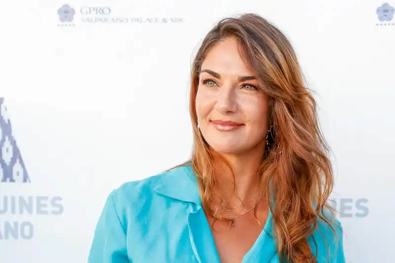 Lorena Bernal posa durante un evento