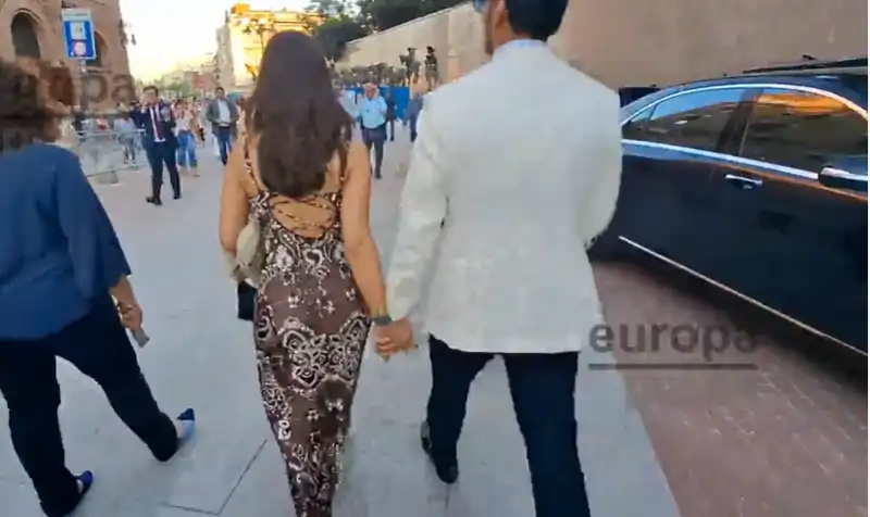 Tana Rivera luciendo un vestido de Sandro París