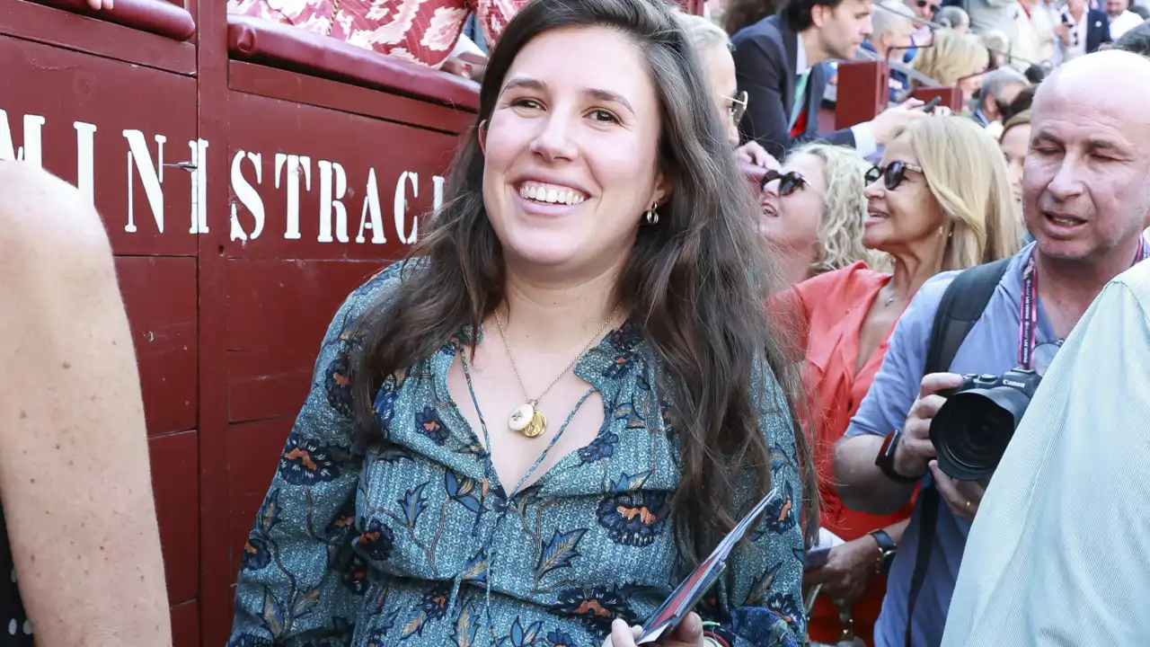 Teresa Urquijo, a punto de dar a luz, arrasa con el vestido boho definitivo que es perfecto para las noches fresquitas de verano