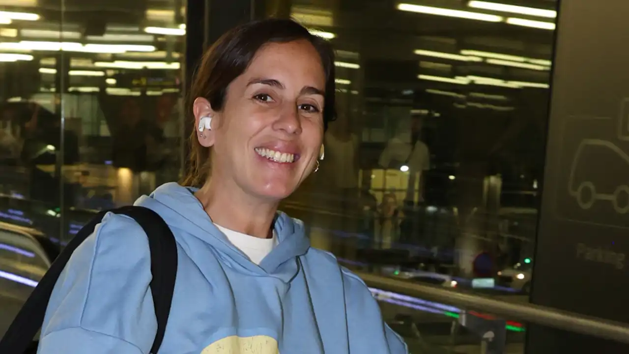 Anabel Pantoja sonriente ante la prensa