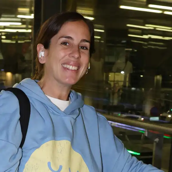 Anabel Pantoja sonriente ante la prensa