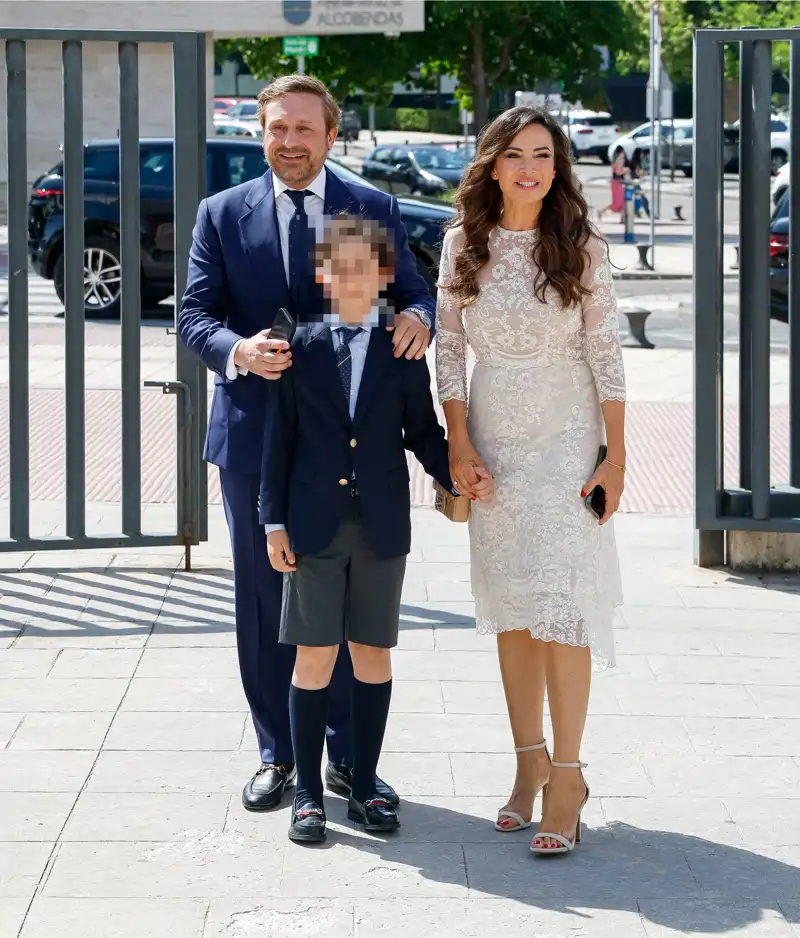 Juan Peña junto a Sonia González y su hijo