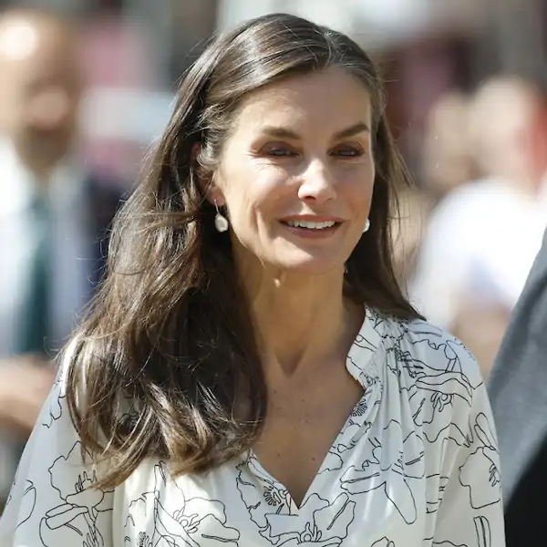 La Reina Letizia acierta de lleno con el vestido más fresquito y coqueto para inaugurar la Feria del Libro de Madrid