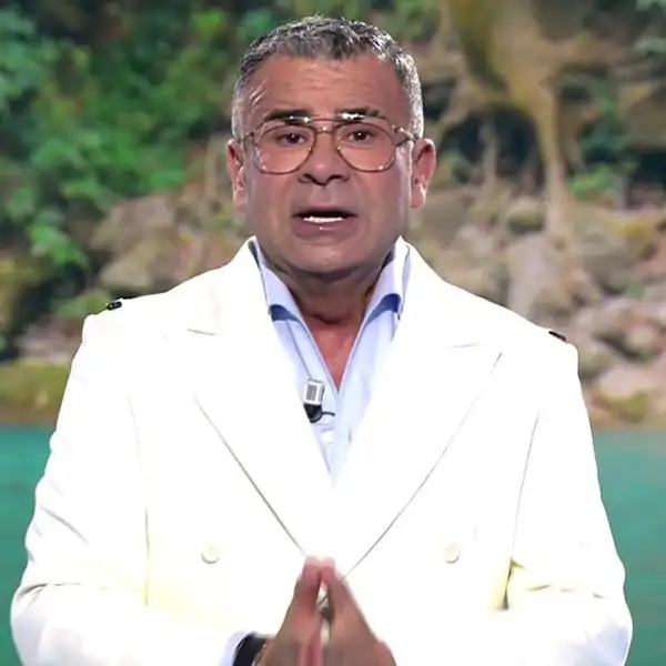 Un micrófono abierto revela la reacción de Jorge Javier Vázquez al trauma infantil de Laura Cuevas: "Encarna Sánchez me salvó la vida"