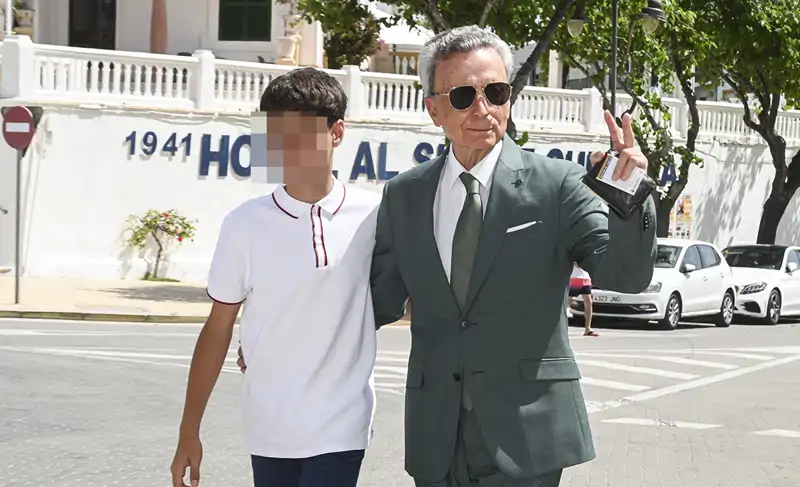José Ortega Cano junto a su hijo menor