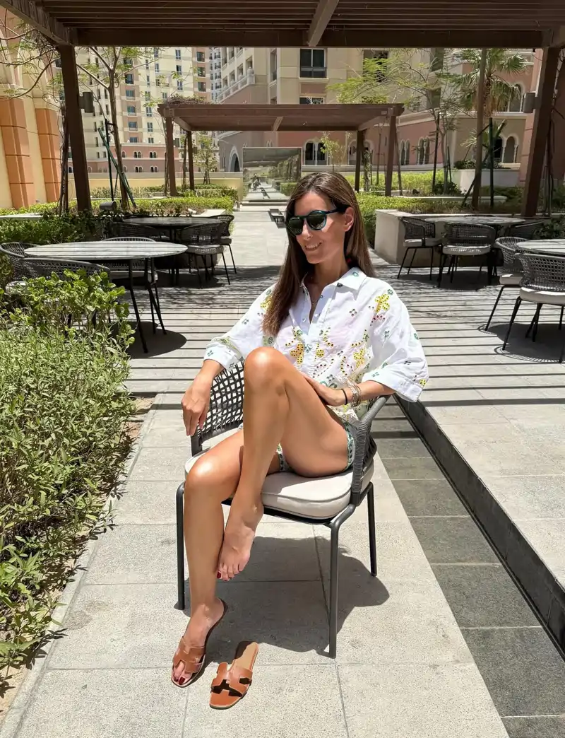 La blusa troquelada de Ana Boyer en sus últimas vacaciones 