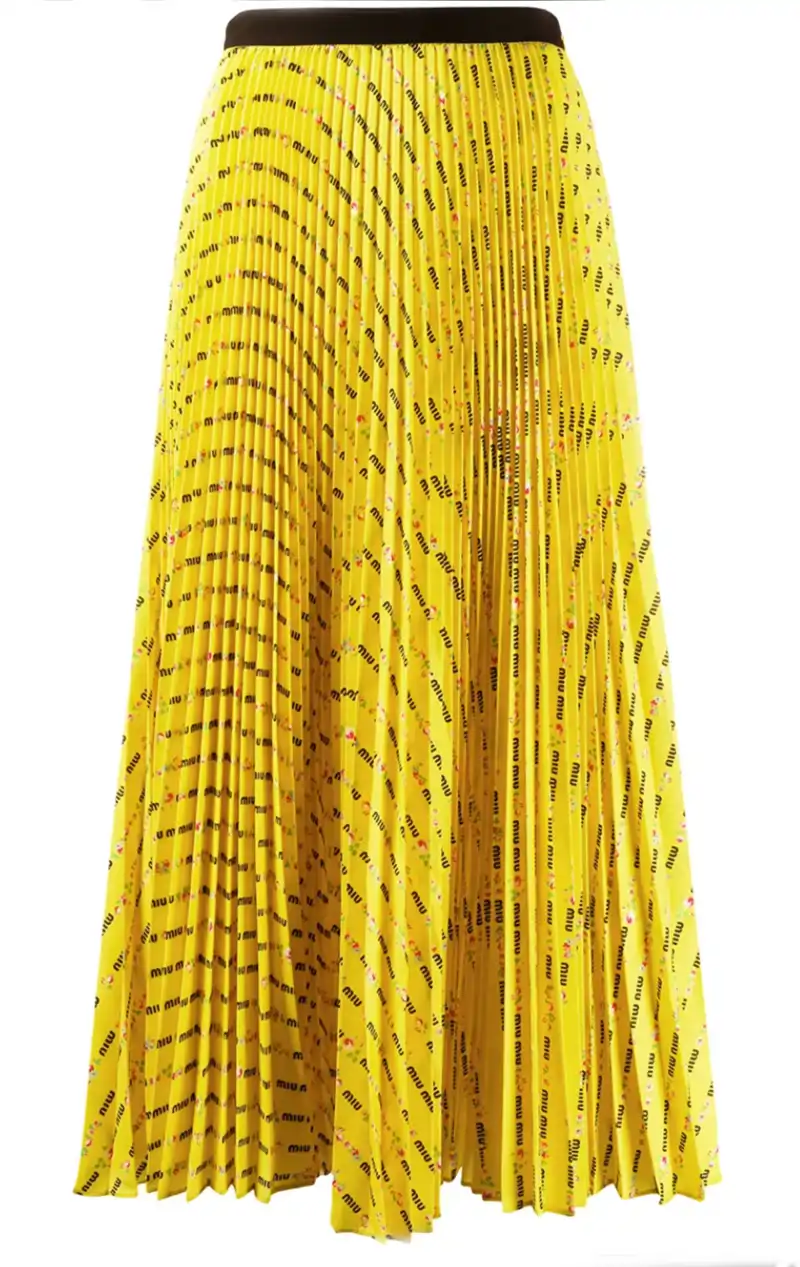 La falda plisada de color amarillo de Miu Miu que acaba de estrenar Carmen Lomana 