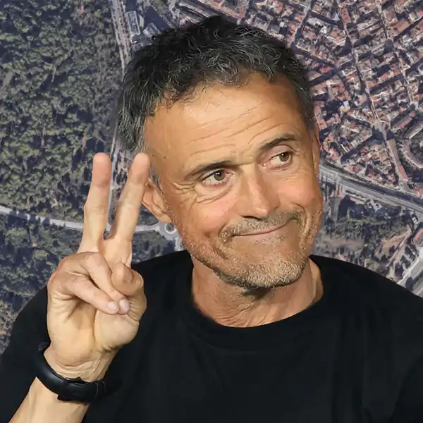 Así es la casa de Luis Enrique, ganador de la Champions League, en una pequeña localidad de Barcelona: con vistas al mar y pista de pádel