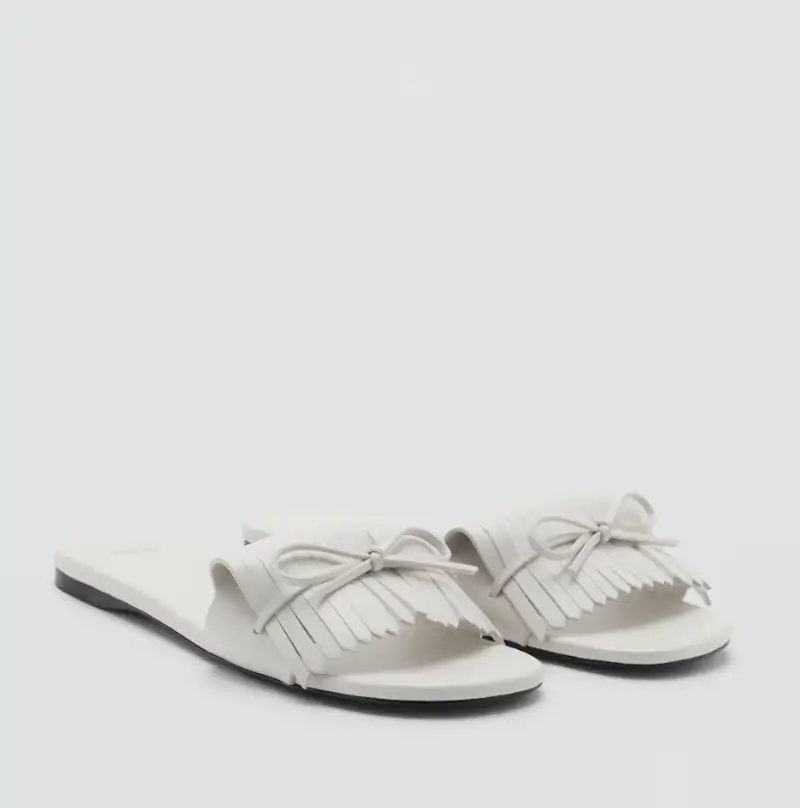 Sandalia flecos detalle lazo de Mango 35,99 euros 