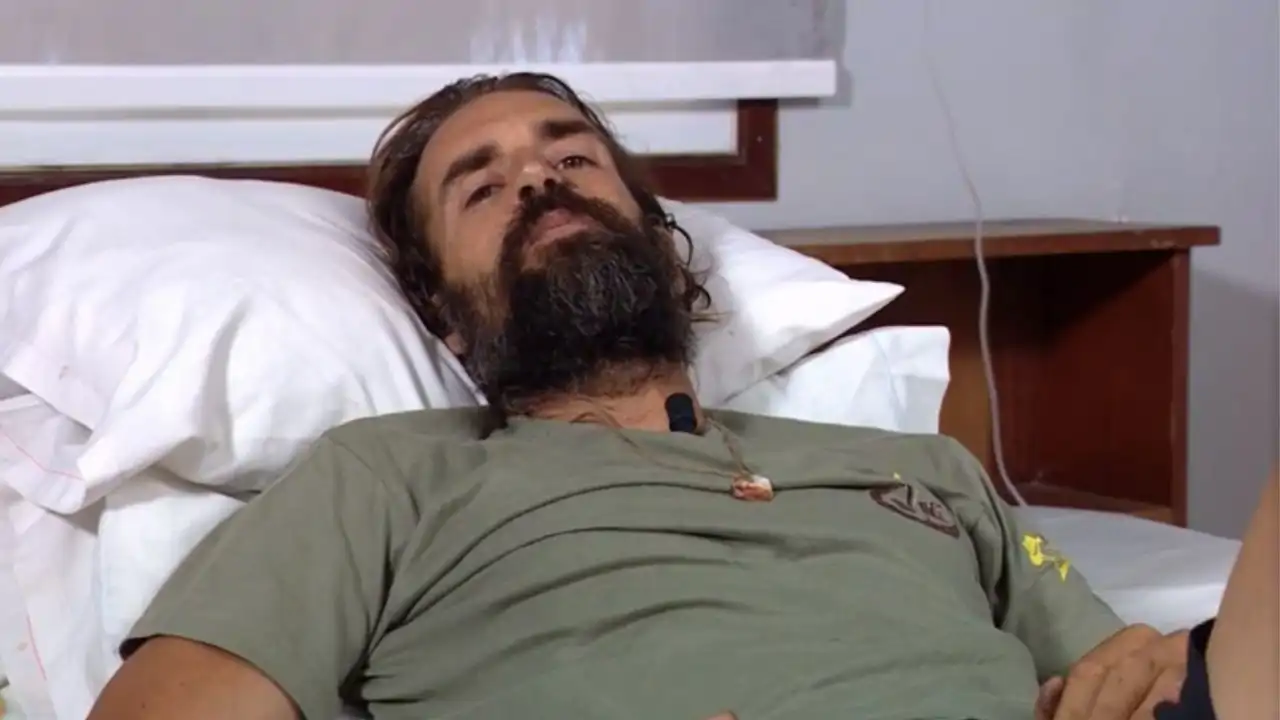 Inquietud máxima en 'Supervivientes' por Álex Adrover, atendido de urgencia por el equipo médico: su continuidad, en jaque