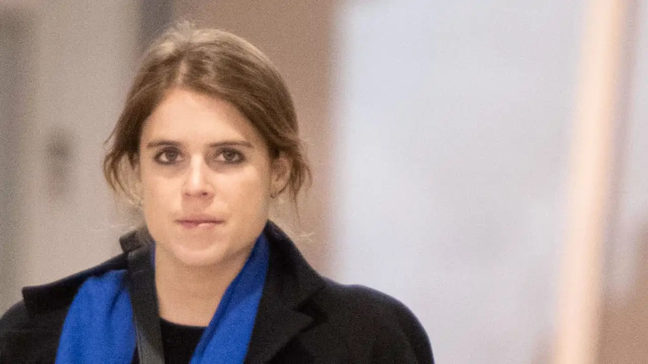 Eugenia de York en el aeropuerto