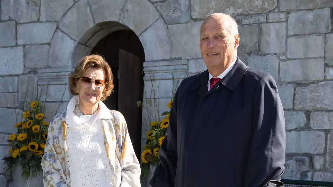 Los Reyes Harald y Sonia de Noruega visitan en secreto Tenerife: los detalles de su viaje más emotivo