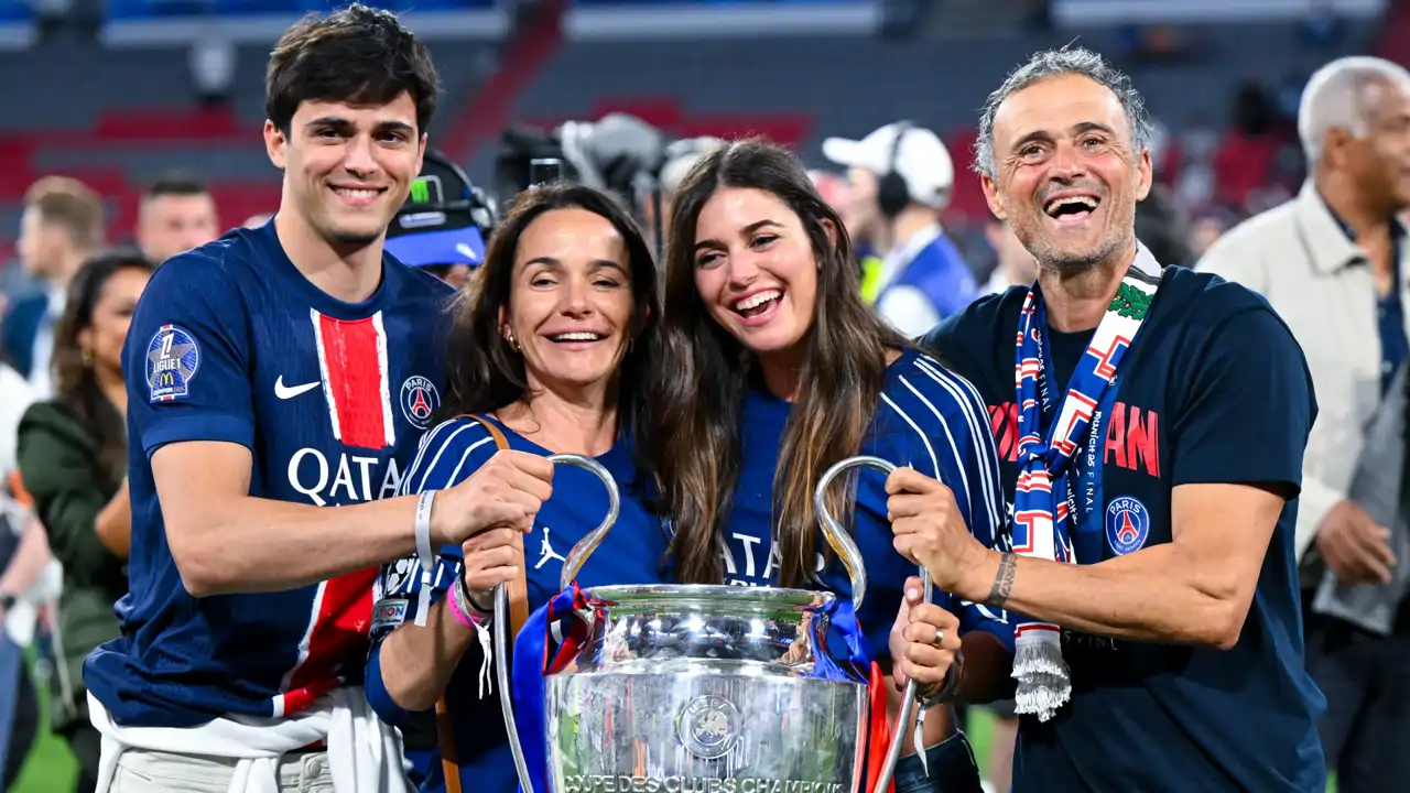 Luis Enrique, campeón de la Champions con el PSG con su familia