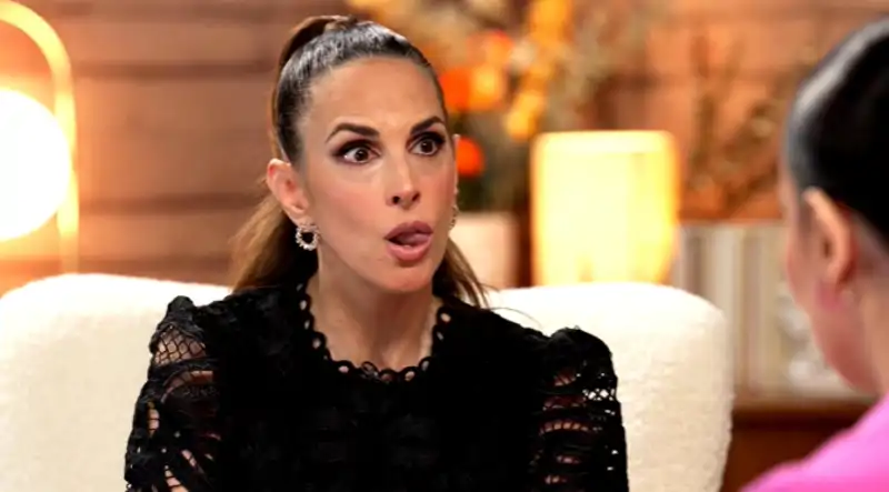 Nuria Fergó, se sienta en 'Madres: desde el corazón'.