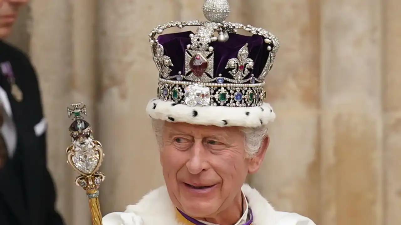 De un Rolls Royce a un hotel para insectos: la lista completa de regalos que ha recibido el Rey Carlos III en los últimos años
