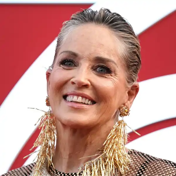 Rosi Fernández, peluquera, nos da las claves para cuidar el pelo con mechas y tinte: “El agua fría ayuda a cerrar la cutícula del cabello, lo que protege el color y potencia el brillo”