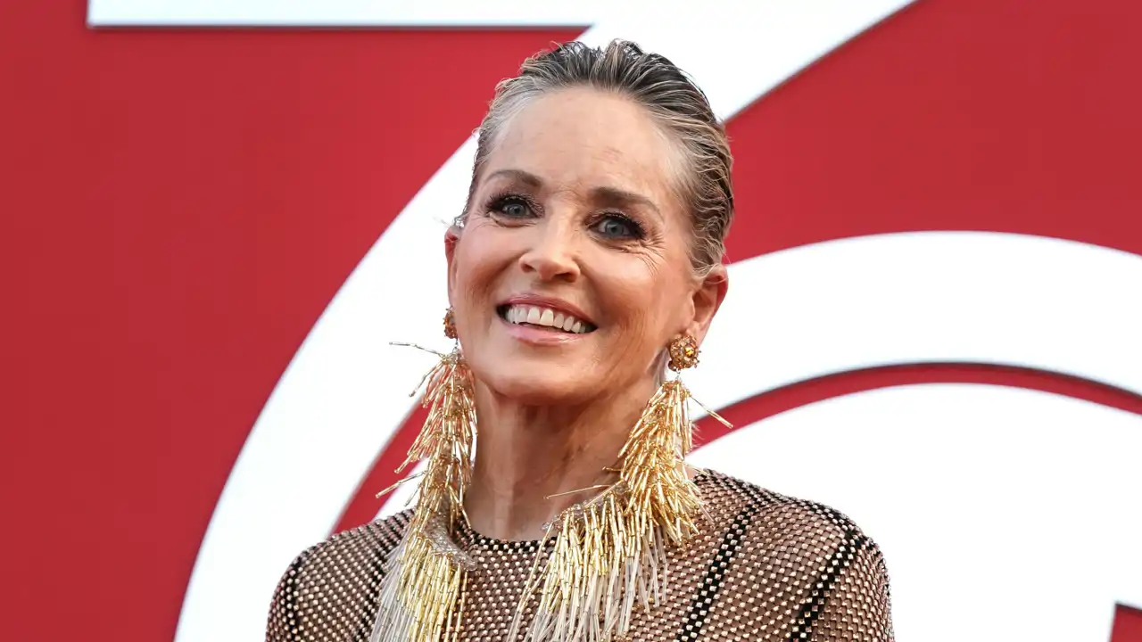 Rosi Fernández, peluquera, nos da las claves para cuidar el pelo con mechas y tinte: “El agua fría ayuda a cerrar la cutícula del cabello, lo que protege el color y potencia el brillo”