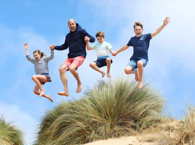 El Príncipe Guillermo y sus hijos en la playa de Holkham