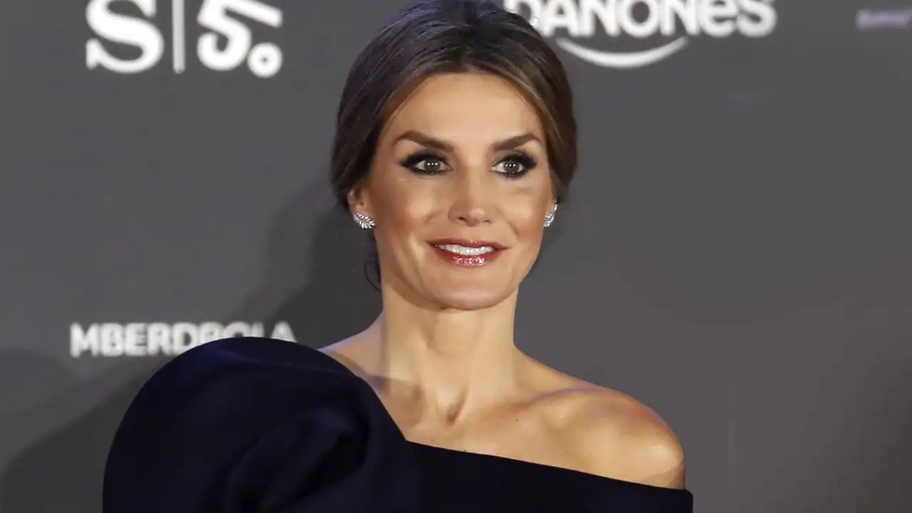 El vestido con el que la Reina Letizia se coronó como la royal mejor vestida y conquistó París