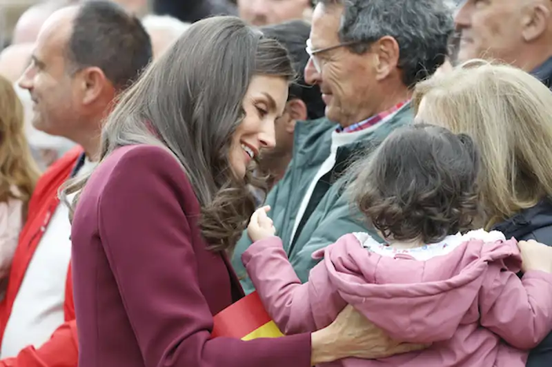 La Reina Letizia durante su visita a Brañosera